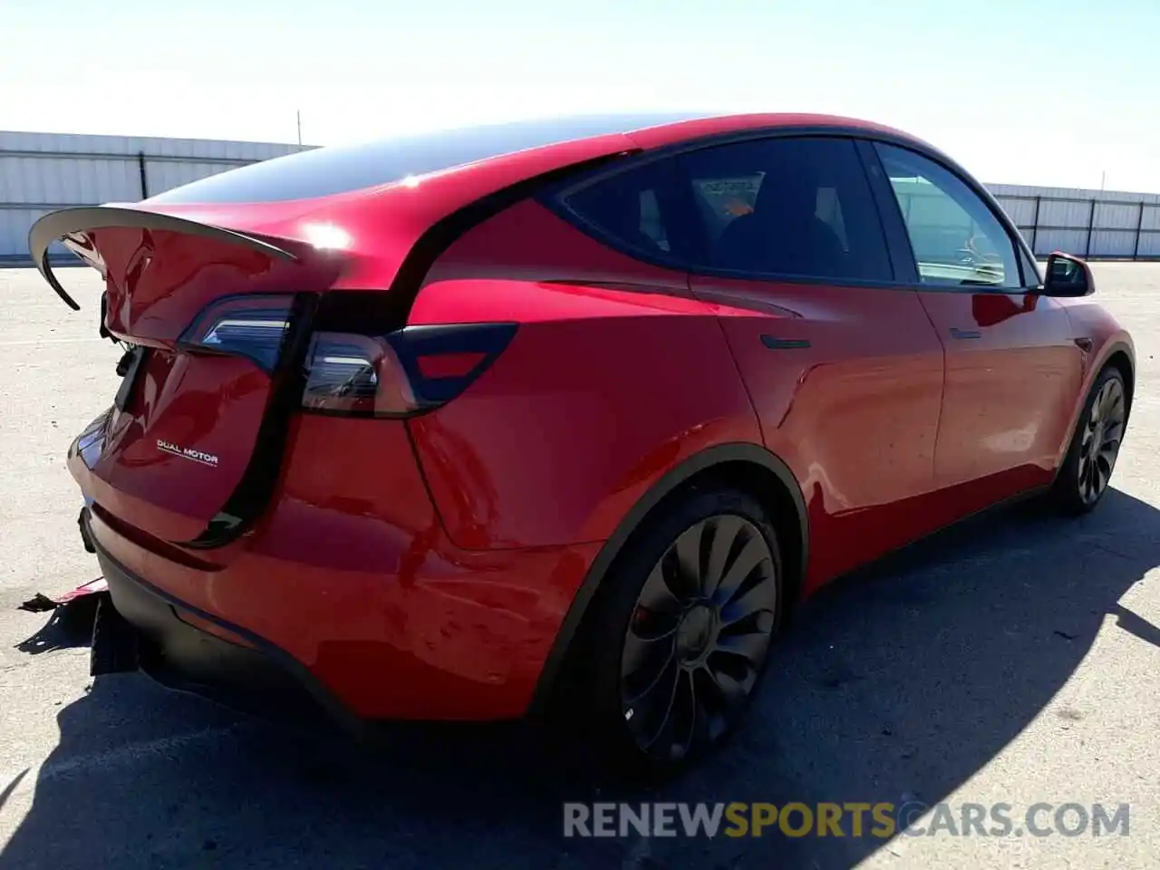 4 Photograph of a damaged car 5YJYGDEF3MF211932 TESLA MODEL Y 2021