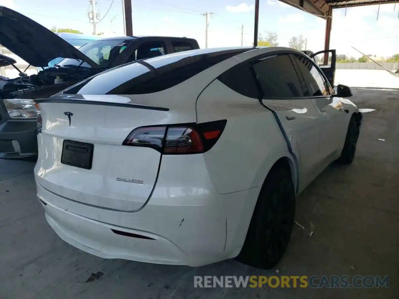 4 Photograph of a damaged car 5YJYGDEF3MF246227 TESLA MODEL Y 2021