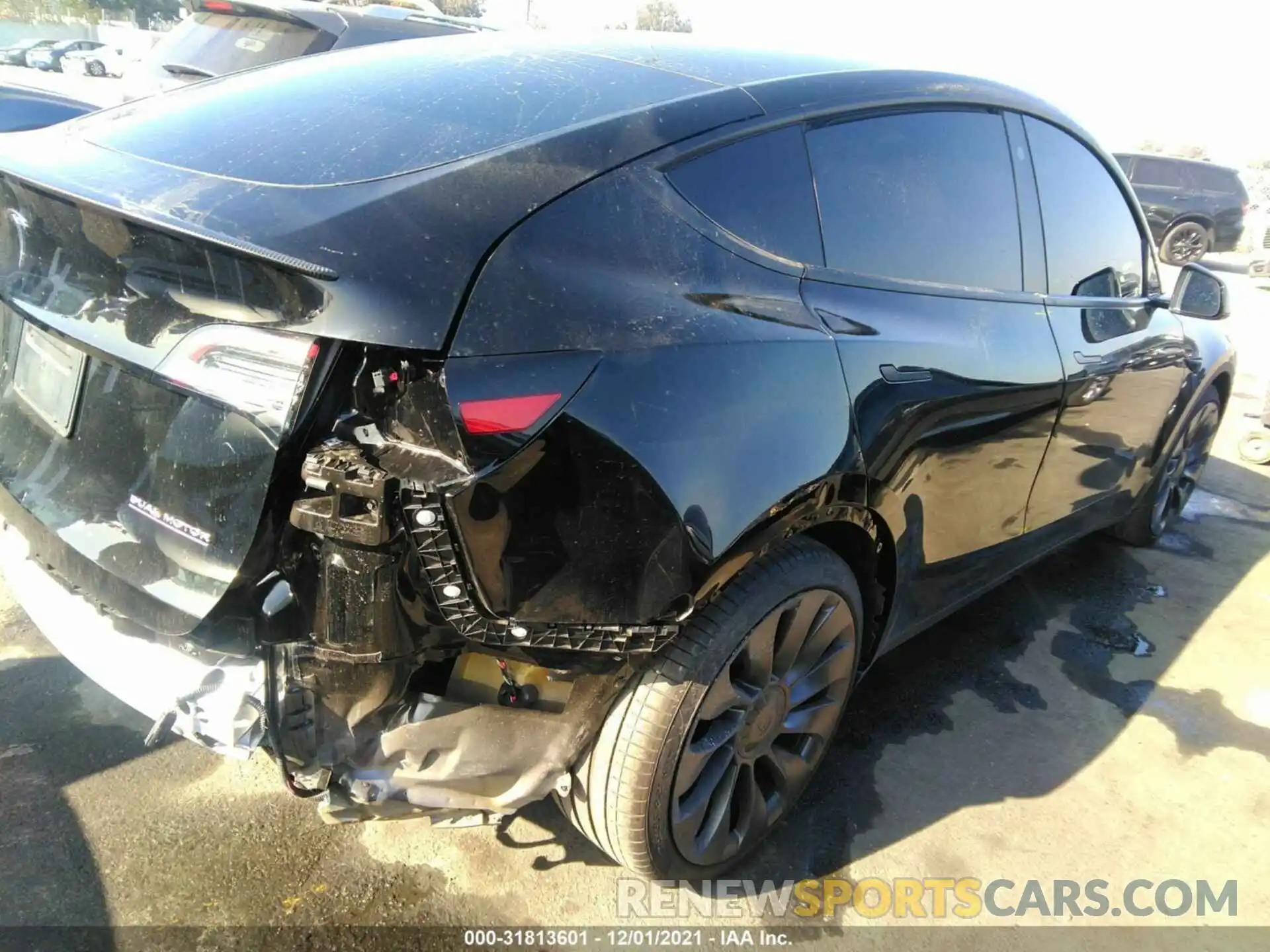 4 Photograph of a damaged car 5YJYGDEF3MF267739 TESLA MODEL Y 2021