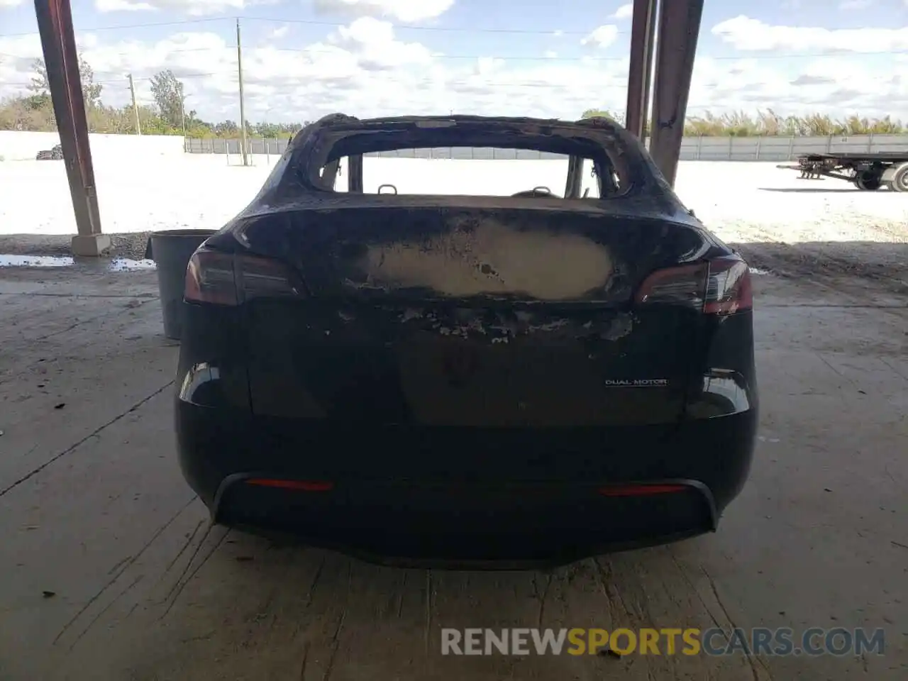 10 Photograph of a damaged car 5YJYGDEF3MF270060 TESLA MODEL Y 2021