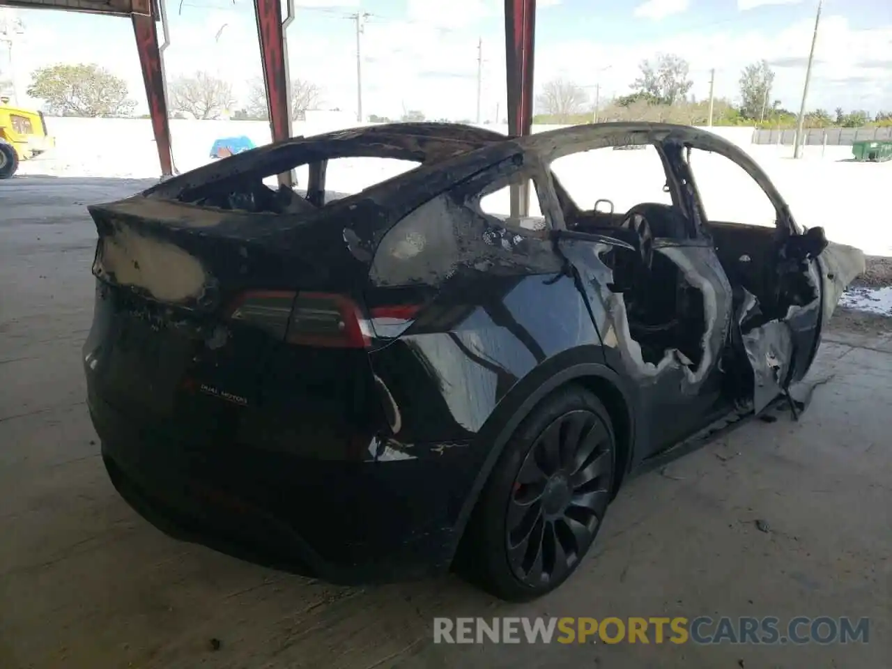 4 Photograph of a damaged car 5YJYGDEF3MF270060 TESLA MODEL Y 2021