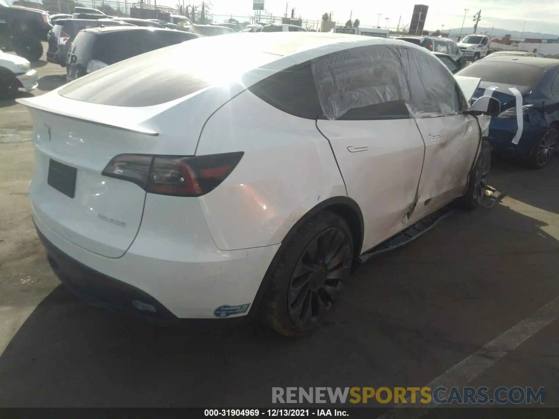 4 Photograph of a damaged car 5YJYGDEF5MF209440 TESLA MODEL Y 2021