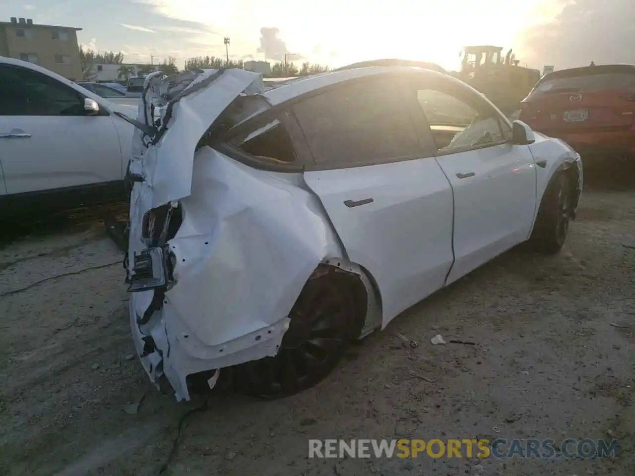 4 Photograph of a damaged car 5YJYGDEF5MF250229 TESLA MODEL Y 2021