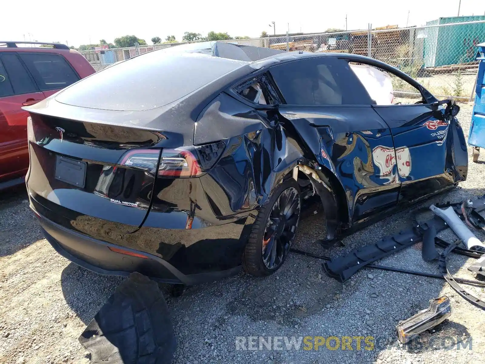 4 Photograph of a damaged car 5YJYGDEF6MF157767 TESLA MODEL Y 2021