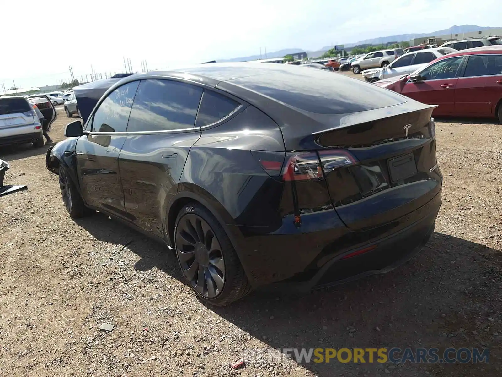 3 Фотография поврежденного автомобиля 5YJYGDEF6MF215571 TESLA MODEL Y 2021