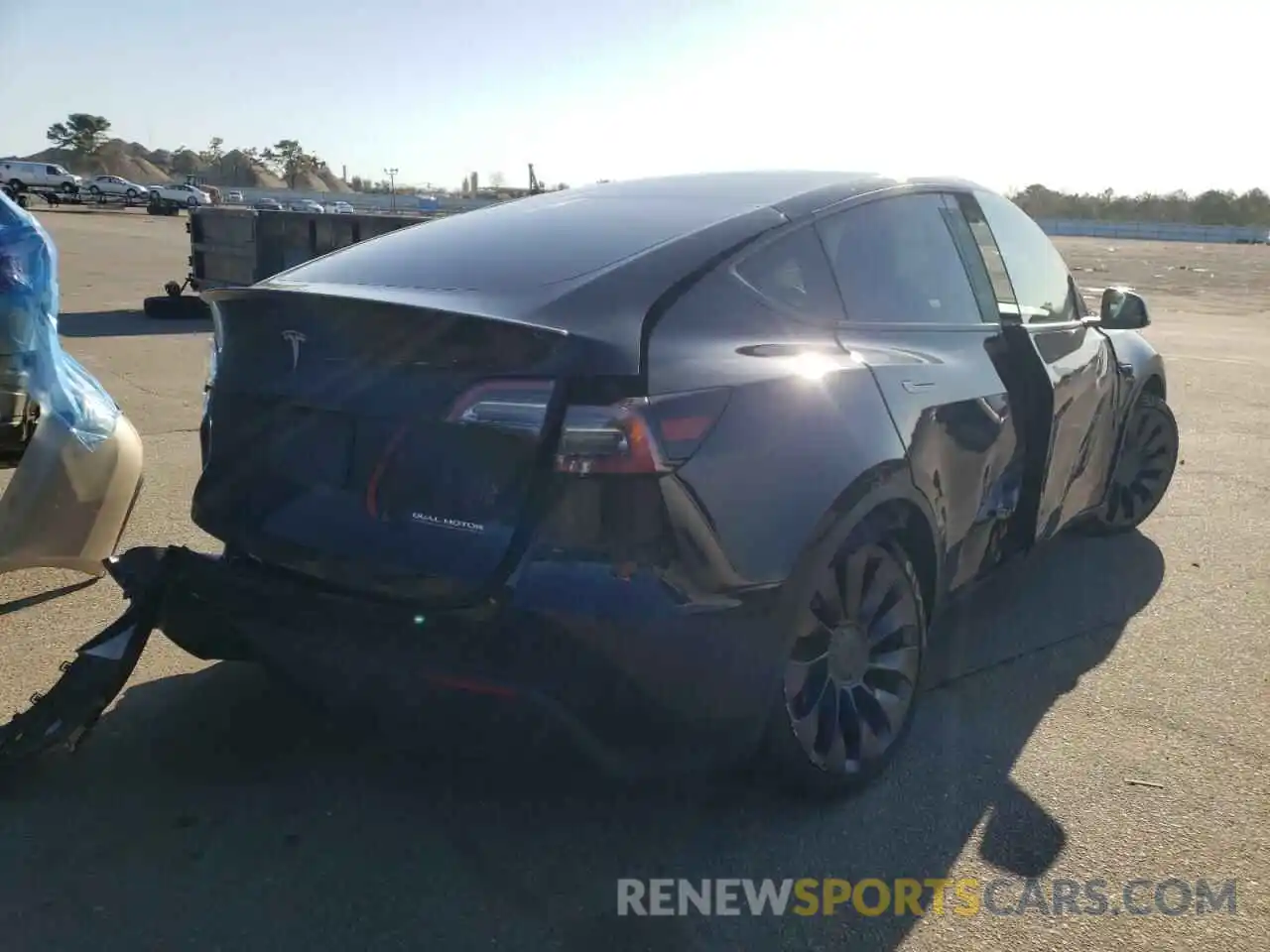 4 Photograph of a damaged car 5YJYGDEF6MF256248 TESLA MODEL Y 2021