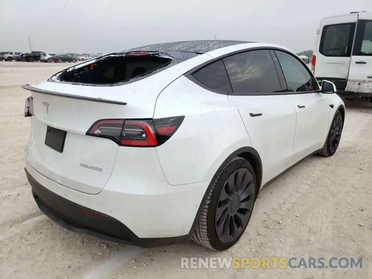 4 Photograph of a damaged car 5YJYGDEF7MF073120 TESLA MODEL Y 2021