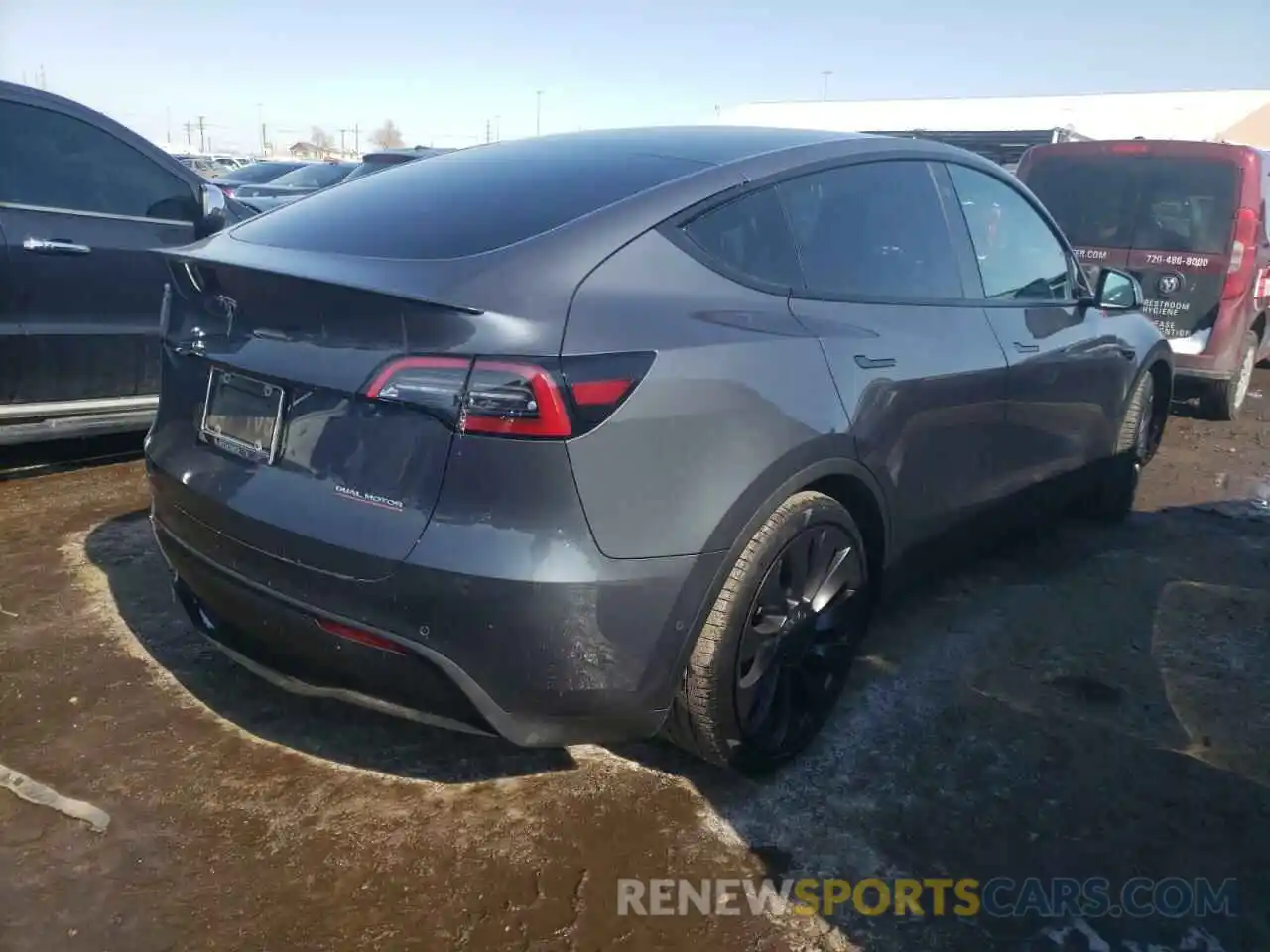 4 Photograph of a damaged car 5YJYGDEF7MF151332 TESLA MODEL Y 2021