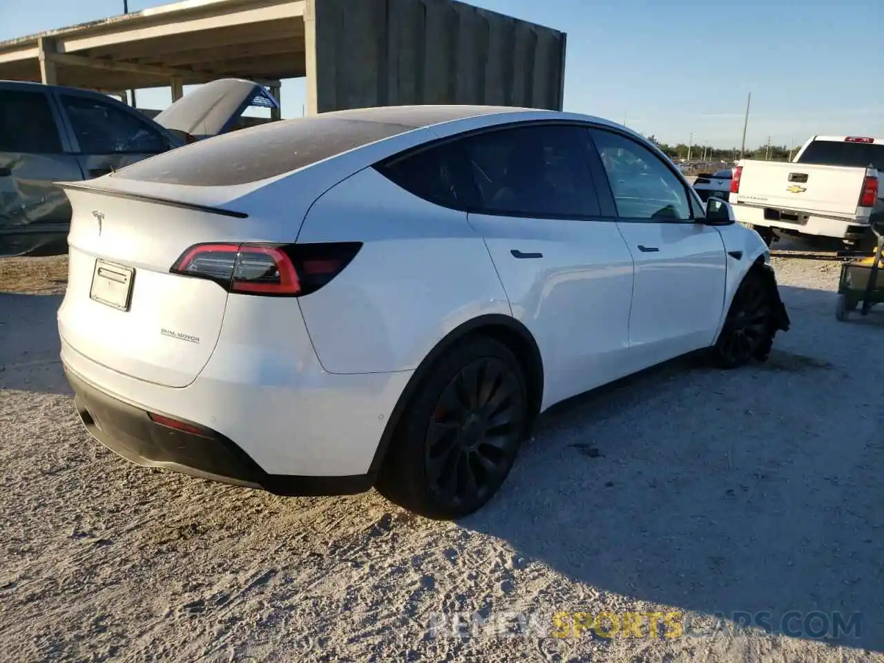 4 Photograph of a damaged car 5YJYGDEF7MF264066 TESLA MODEL Y 2021