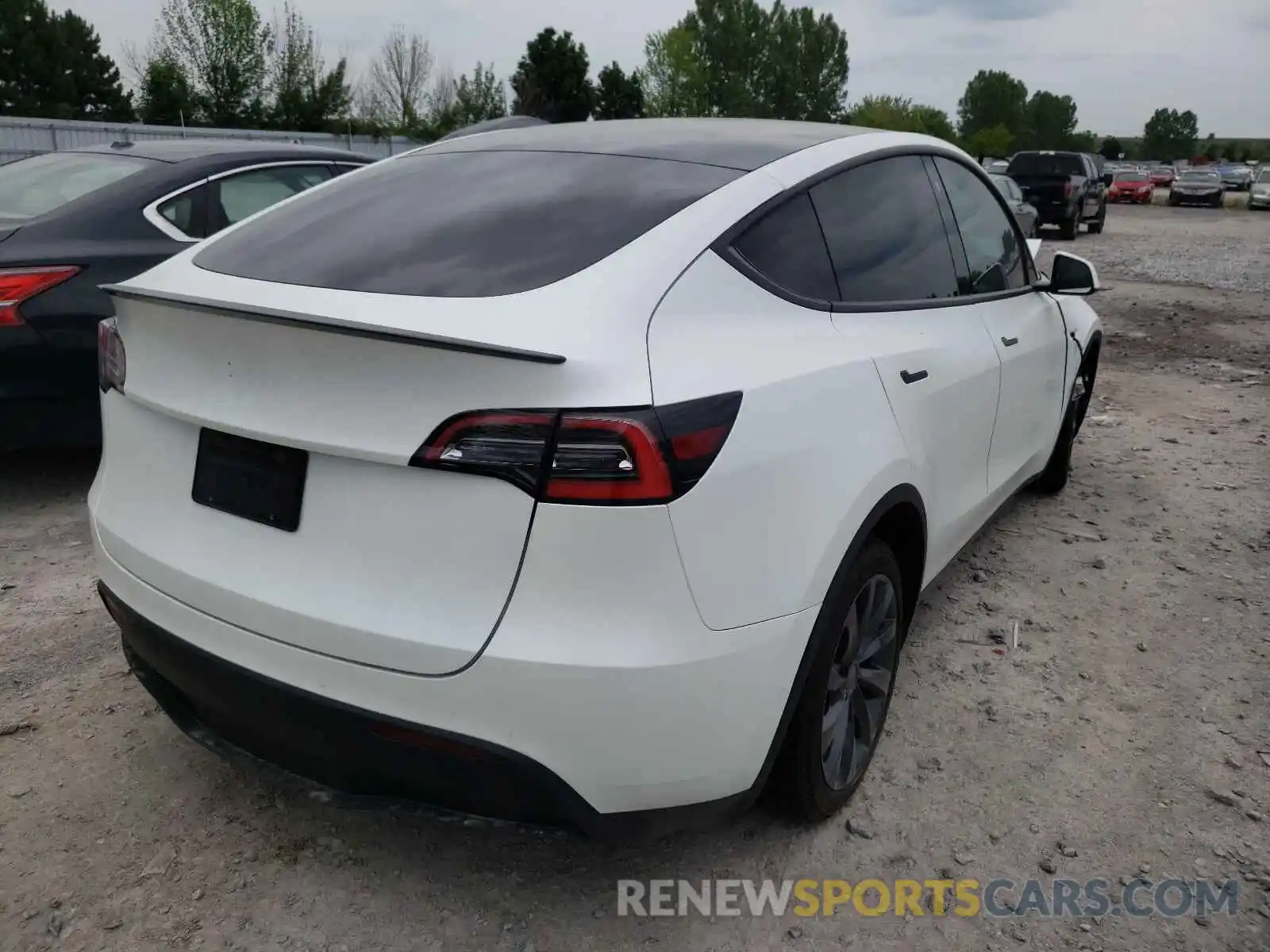 4 Photograph of a damaged car 5YJYGDEF8MF070260 TESLA MODEL Y 2021