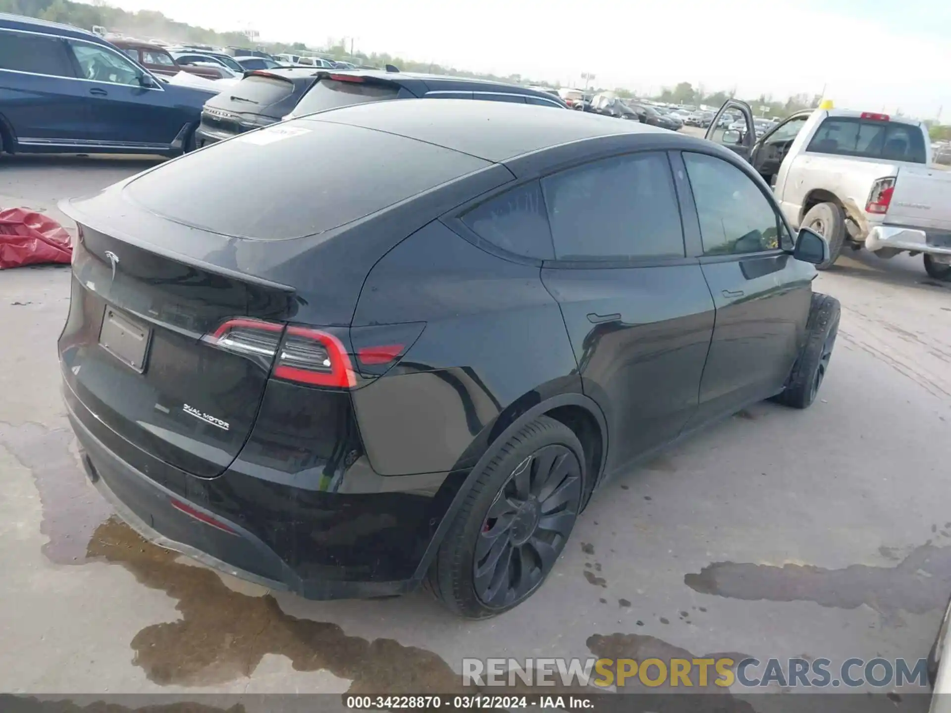 4 Photograph of a damaged car 5YJYGDEF8MF133535 TESLA MODEL Y 2021