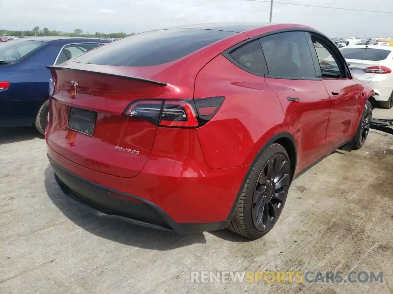 4 Photograph of a damaged car 5YJYGDEF8MF140999 TESLA MODEL Y 2021