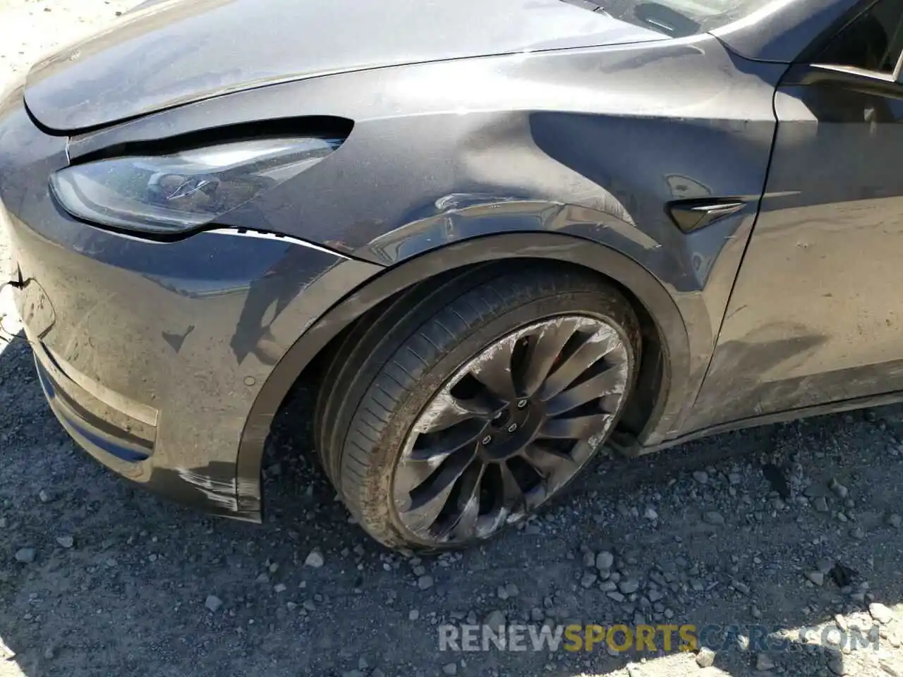 9 Photograph of a damaged car 5YJYGDEF8MF157754 TESLA MODEL Y 2021