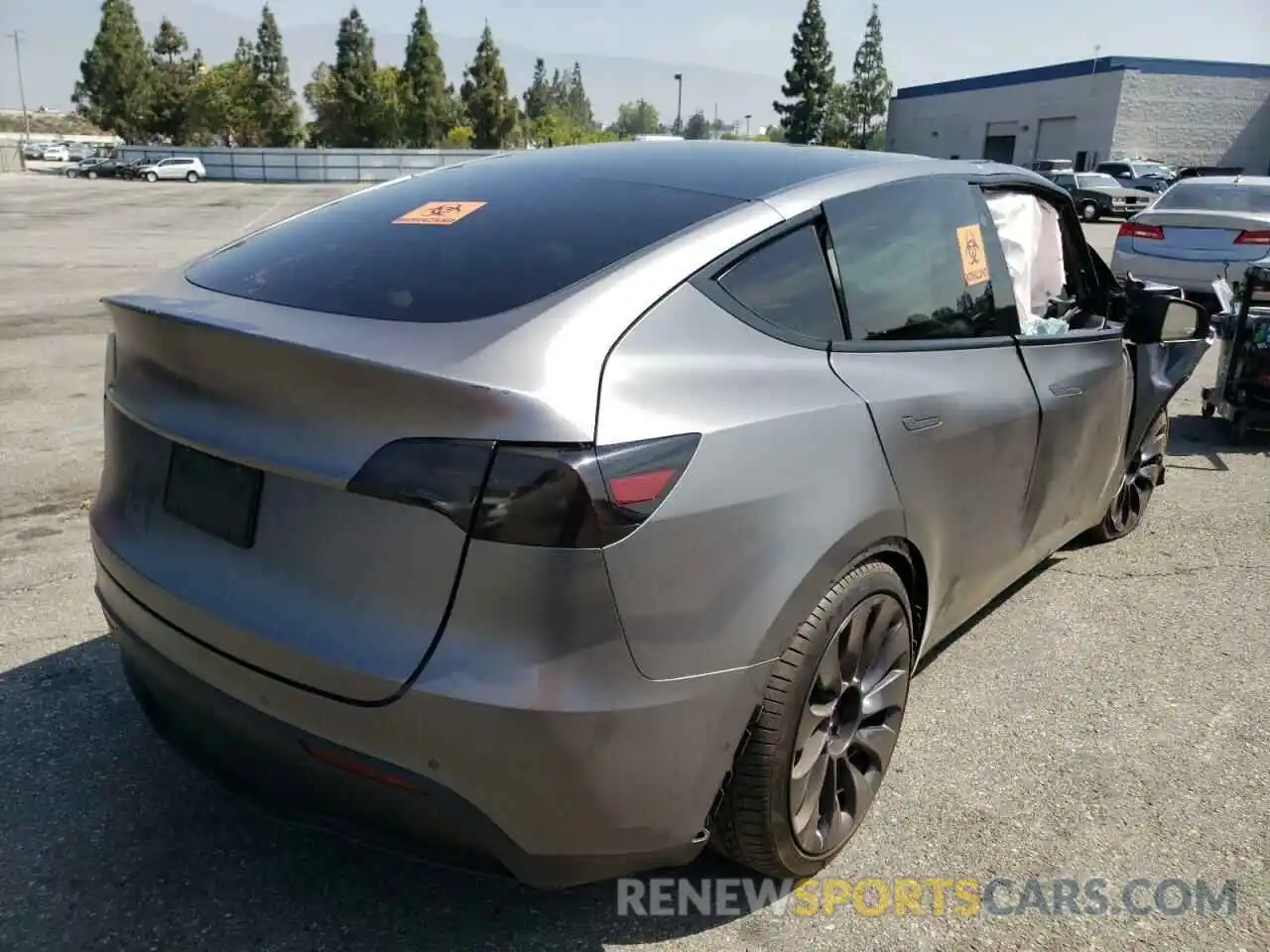 4 Photograph of a damaged car 5YJYGDEF8MF259300 TESLA MODEL Y 2021