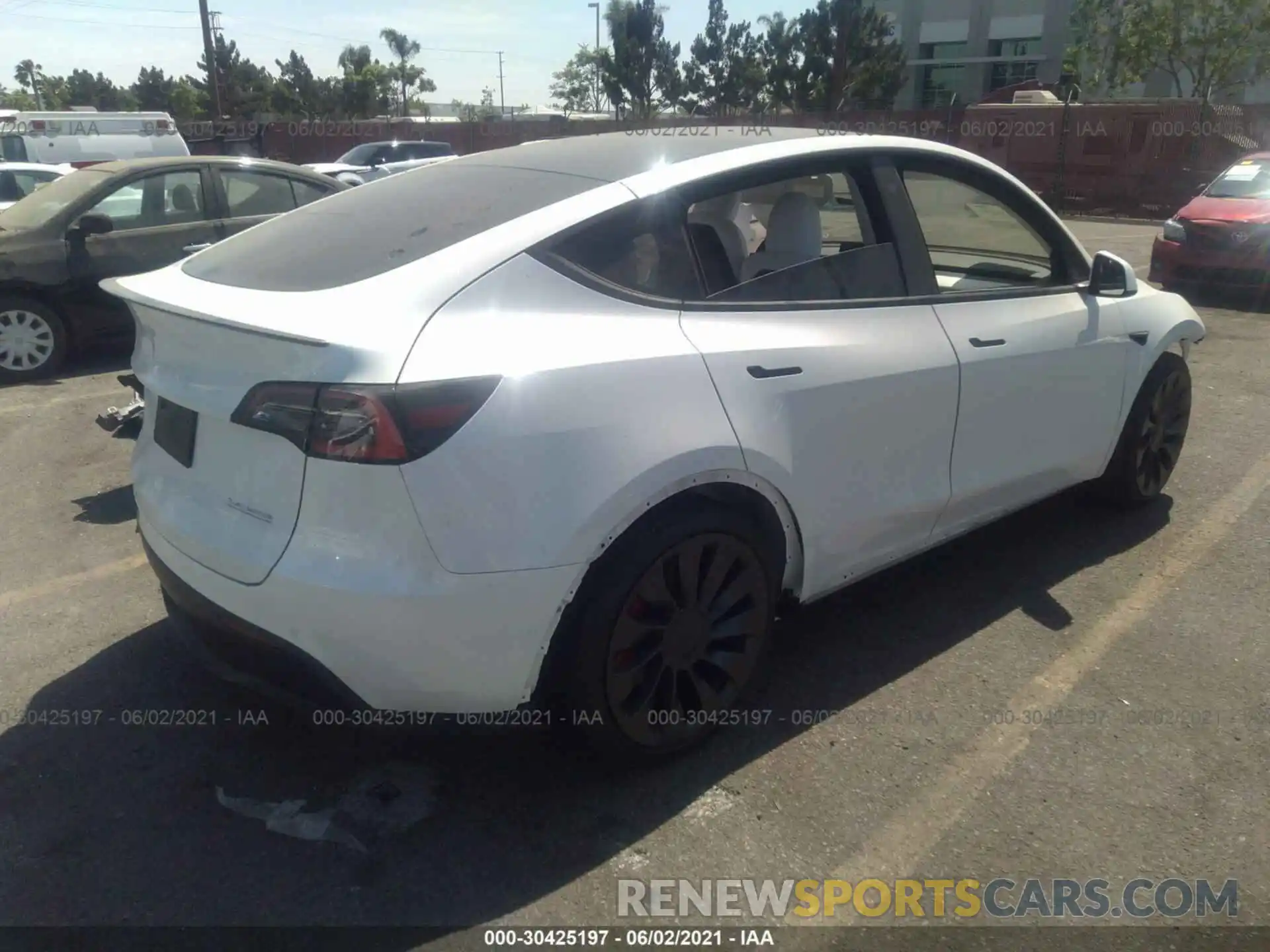 4 Photograph of a damaged car 5YJYGDEF9MF079100 TESLA MODEL Y 2021