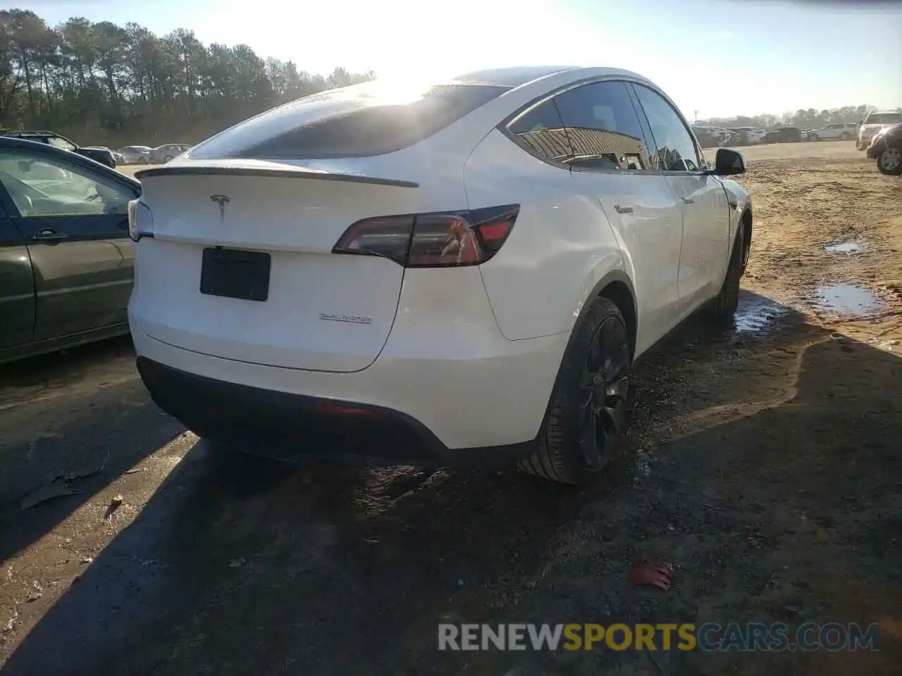 4 Photograph of a damaged car 5YJYGDEF9MF244577 TESLA MODEL Y 2021