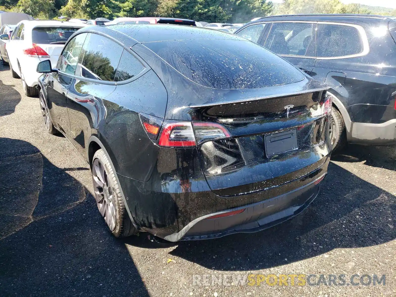 3 Photograph of a damaged car 5YJYGDEF9MF246197 TESLA MODEL Y 2021