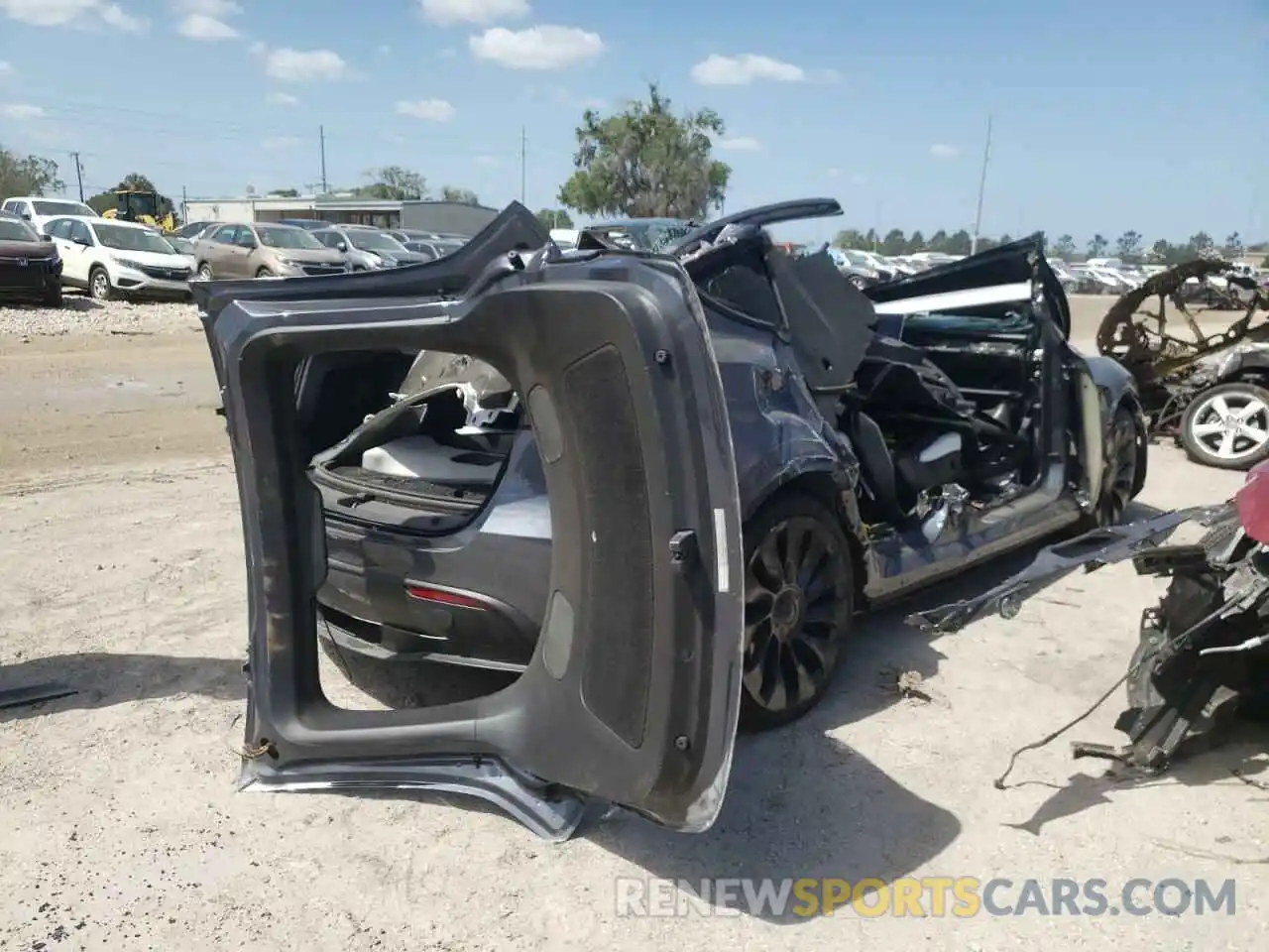 4 Photograph of a damaged car 5YJYGDEF9MF261038 TESLA MODEL Y 2021