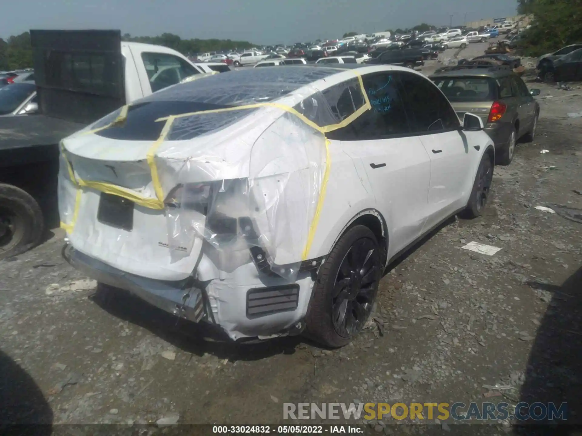 4 Photograph of a damaged car 5YJYGDEF9MF266871 TESLA MODEL Y 2021