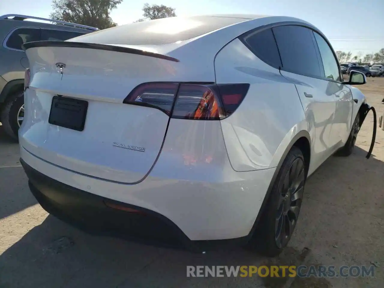 4 Photograph of a damaged car 5YJYGDEF9MF267339 TESLA MODEL Y 2021