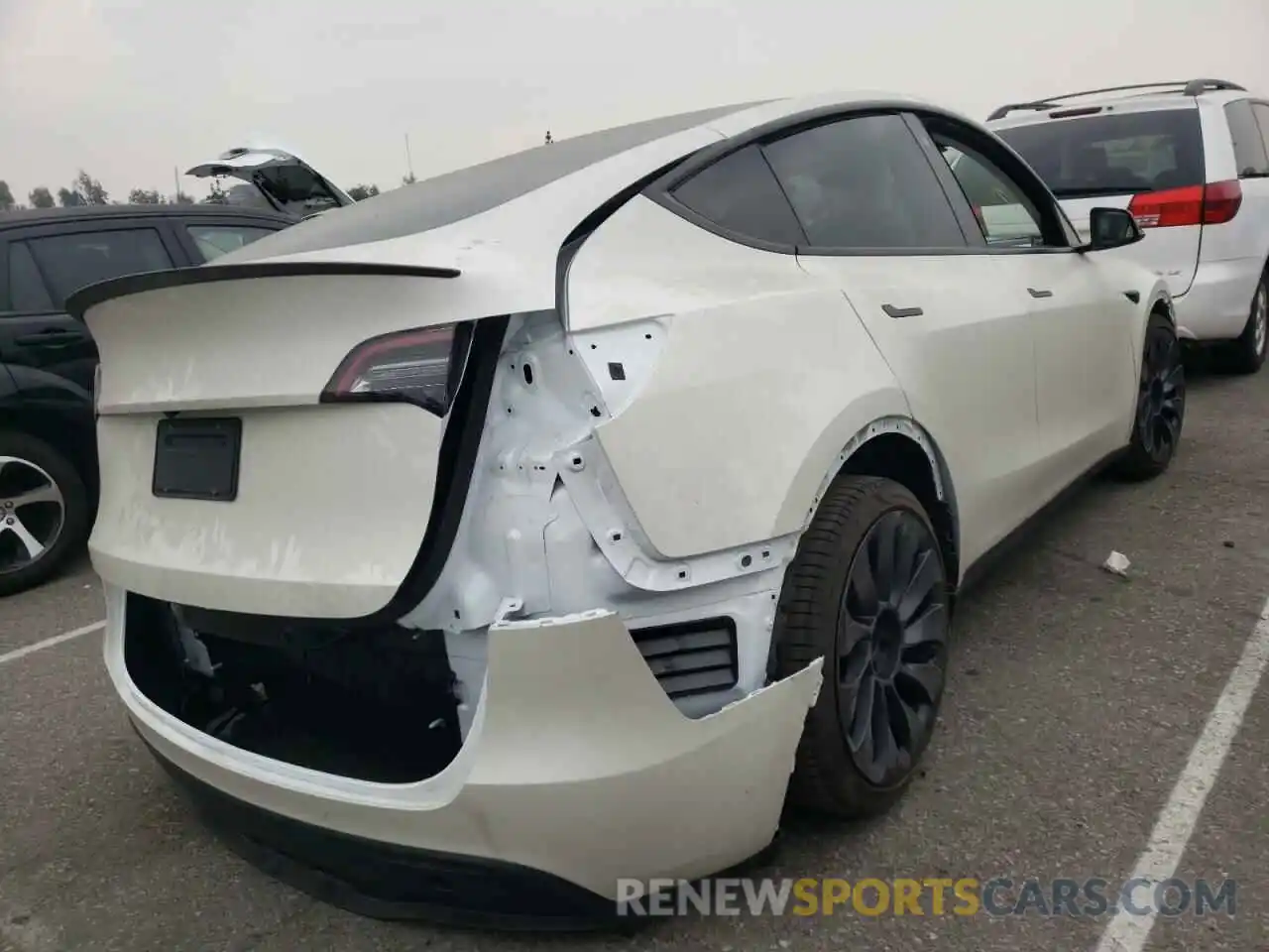 4 Photograph of a damaged car 5YJYGDEF9MF267342 TESLA MODEL Y 2021