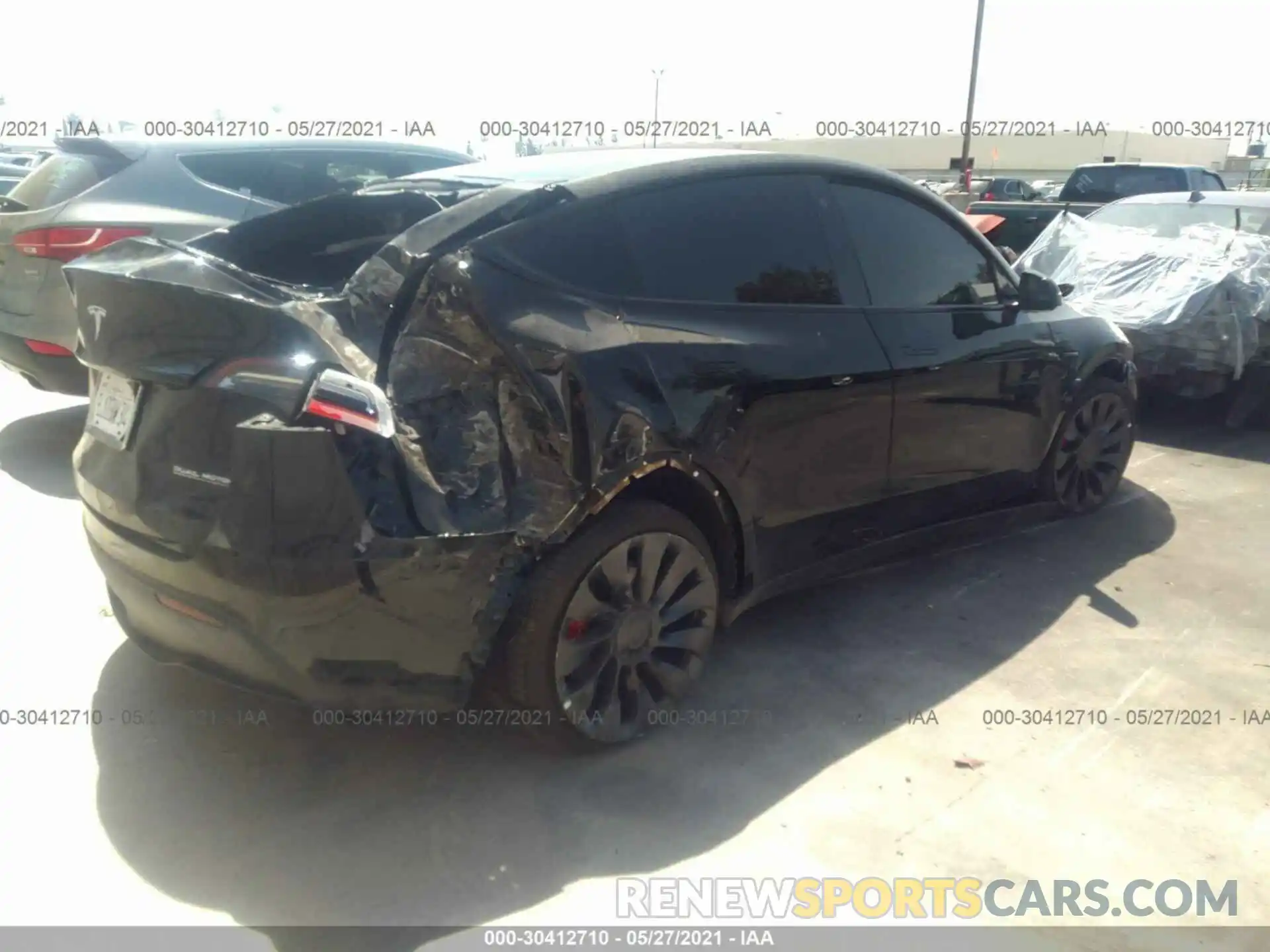 4 Photograph of a damaged car 5YJYGDEFXMF079400 TESLA MODEL Y 2021