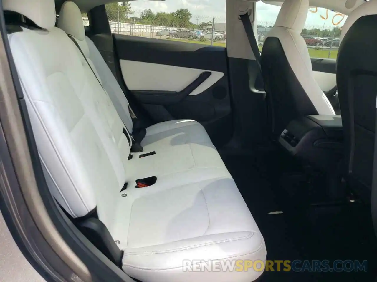 6 Photograph of a damaged car 5YJYGDEFXMF137246 TESLA MODEL Y 2021