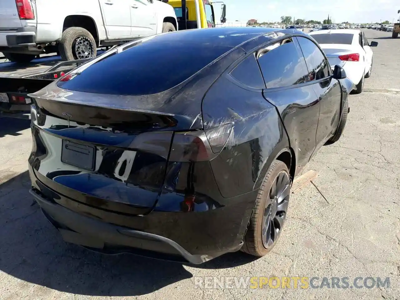 4 Photograph of a damaged car 5YJYGDEFXMF247813 TESLA MODEL Y 2021