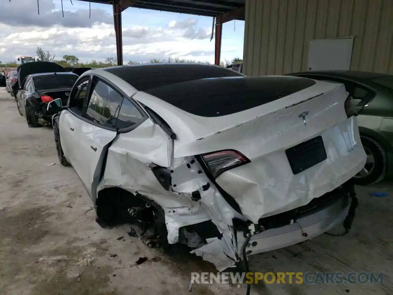 3 Photograph of a damaged car 5YJYGDEFXMF267463 TESLA MODEL Y 2021