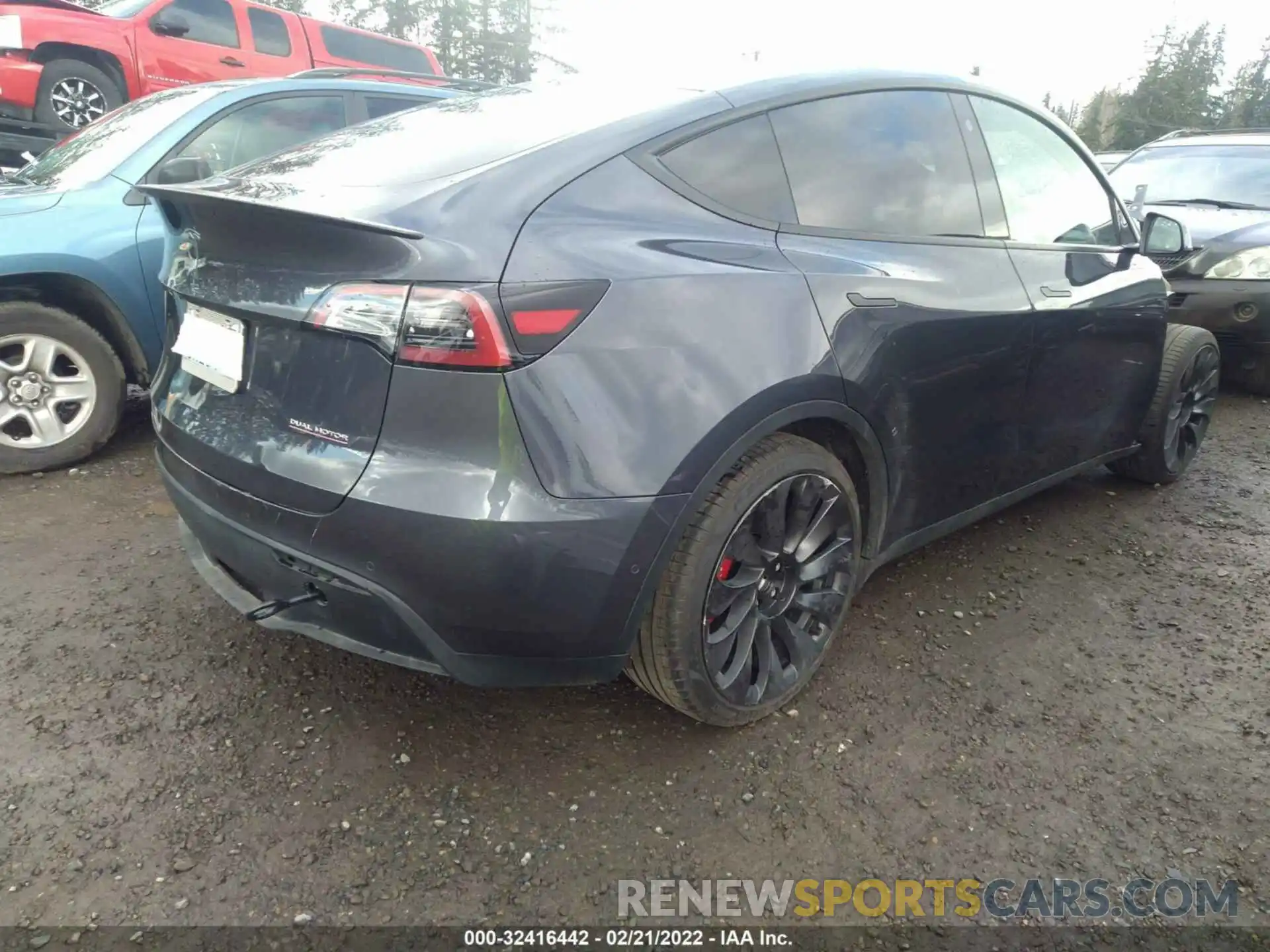 4 Photograph of a damaged car 5YJYGDEFXMF274333 TESLA MODEL Y 2021