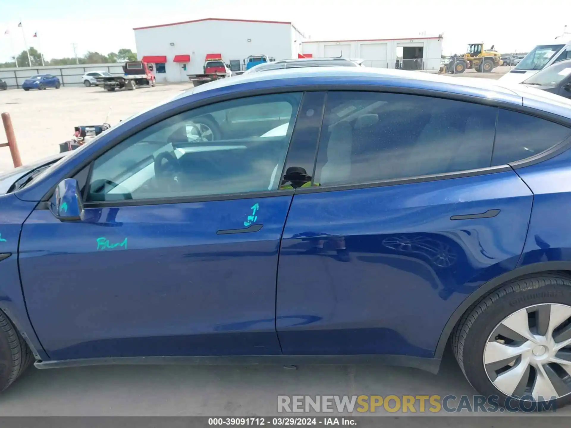 15 Photograph of a damaged car 7SAYGAEE0NF570780 TESLA MODEL Y 2022