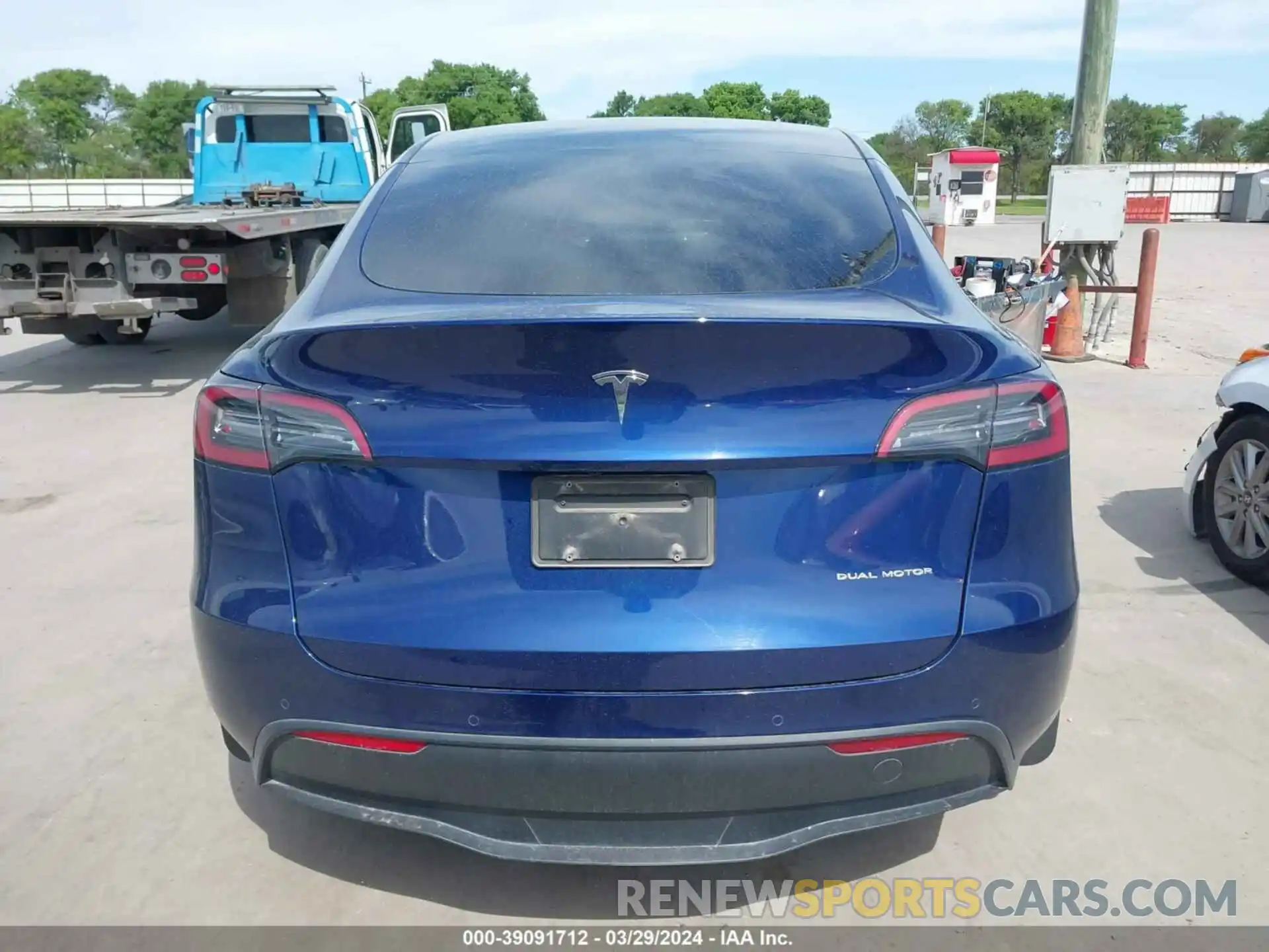 17 Photograph of a damaged car 7SAYGAEE0NF570780 TESLA MODEL Y 2022