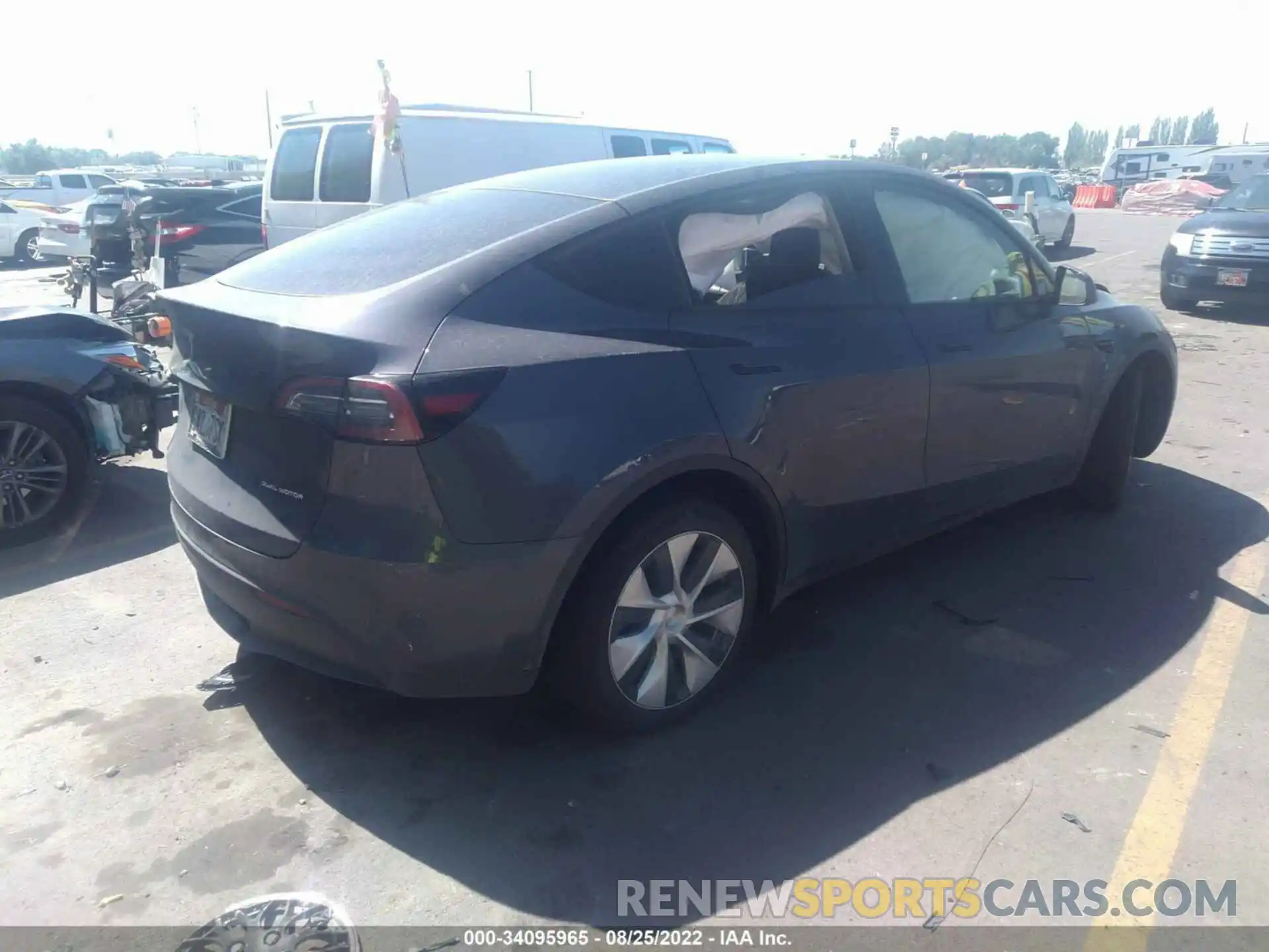 4 Photograph of a damaged car 7SAYGAEE1NF401237 TESLA MODEL Y 2022