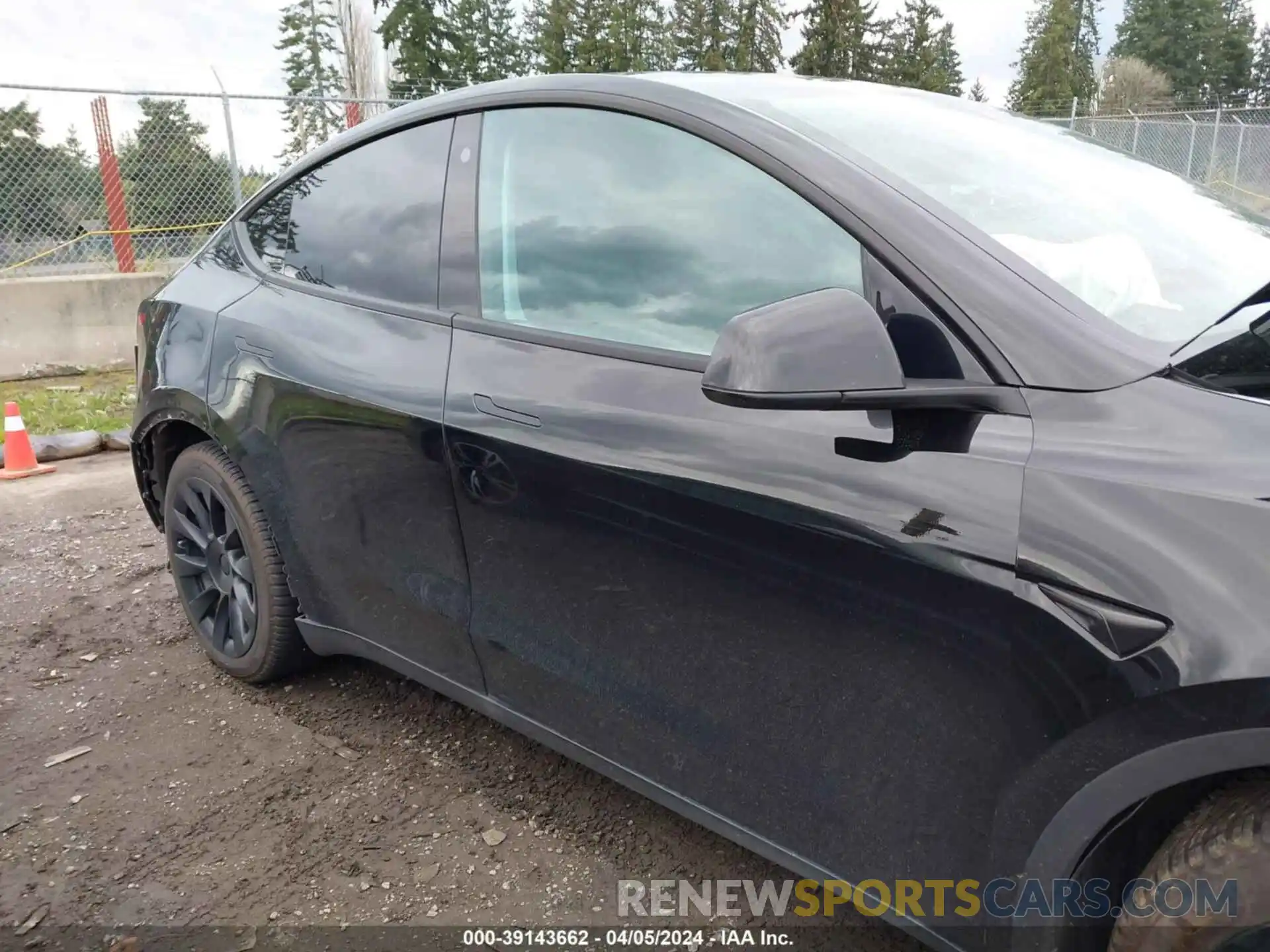 13 Photograph of a damaged car 7SAYGAEE1NF533849 TESLA MODEL Y 2022