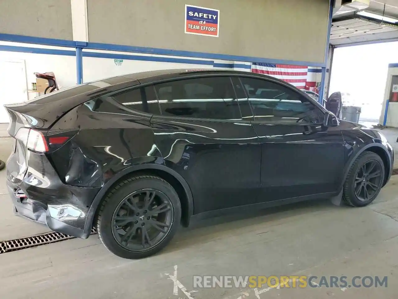 3 Photograph of a damaged car 7SAYGAEE2NF508782 TESLA MODEL Y 2022