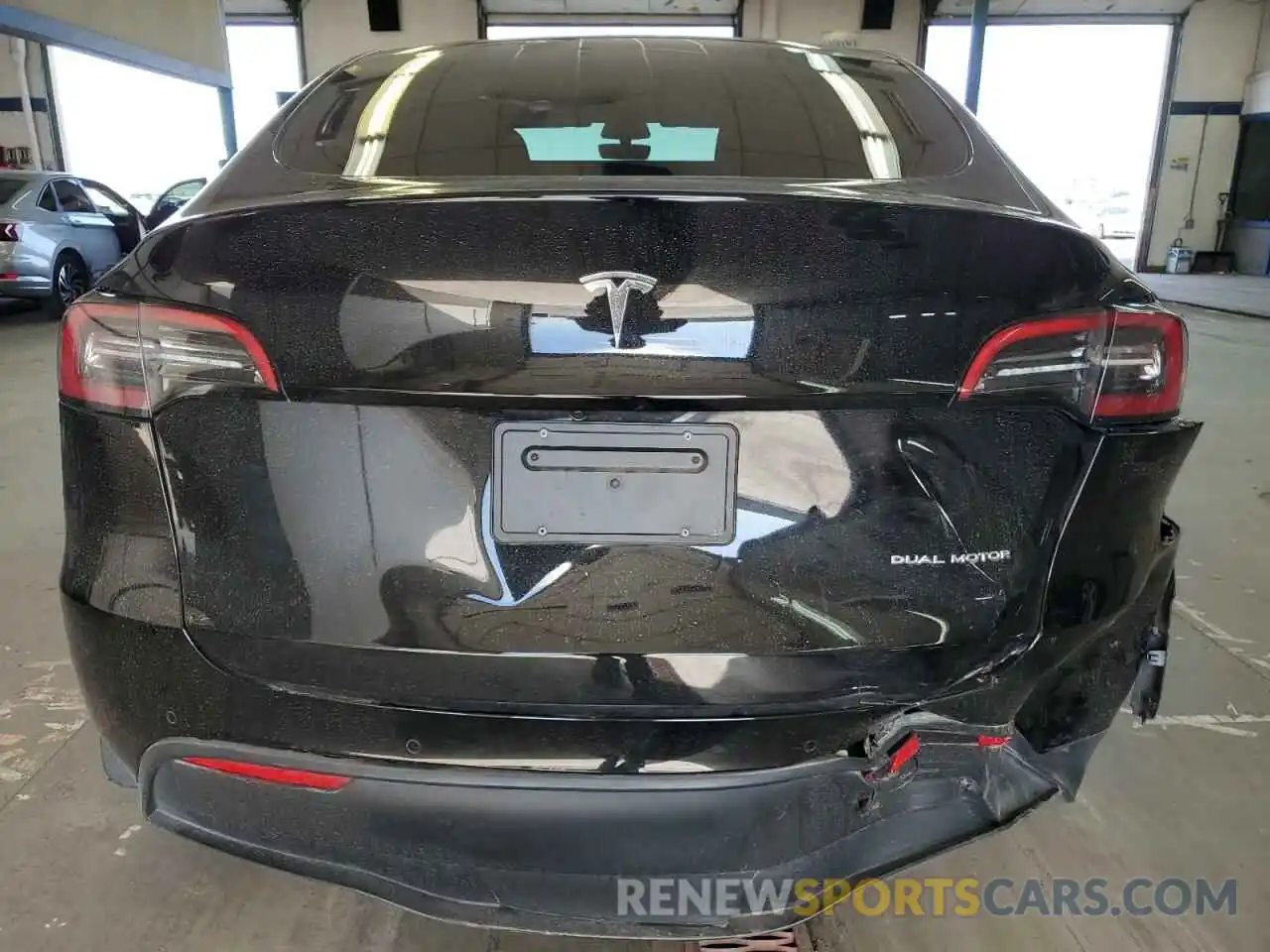 6 Photograph of a damaged car 7SAYGAEE2NF508782 TESLA MODEL Y 2022