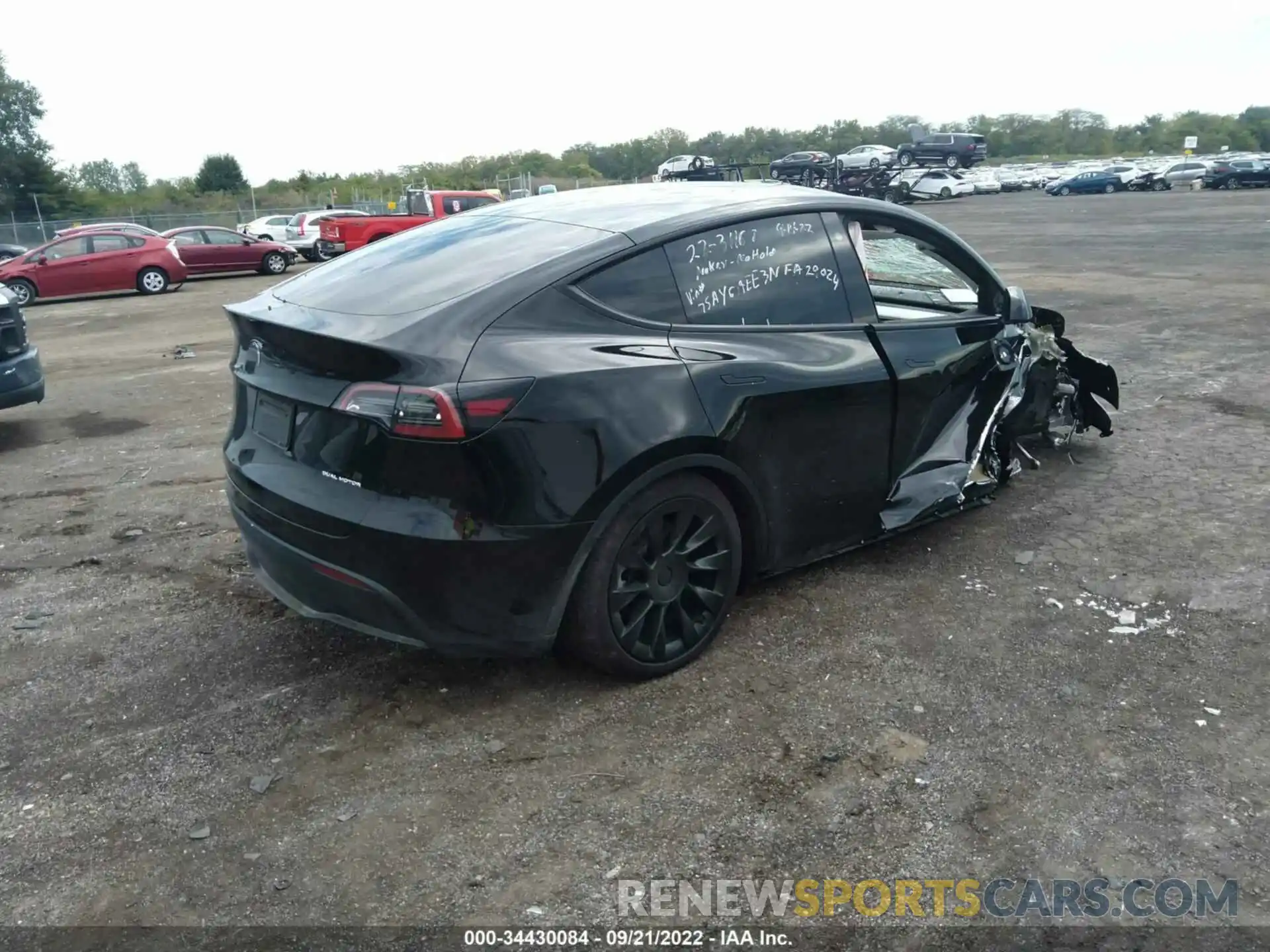 4 Photograph of a damaged car 7SAYGAEE3NF429024 TESLA MODEL Y 2022