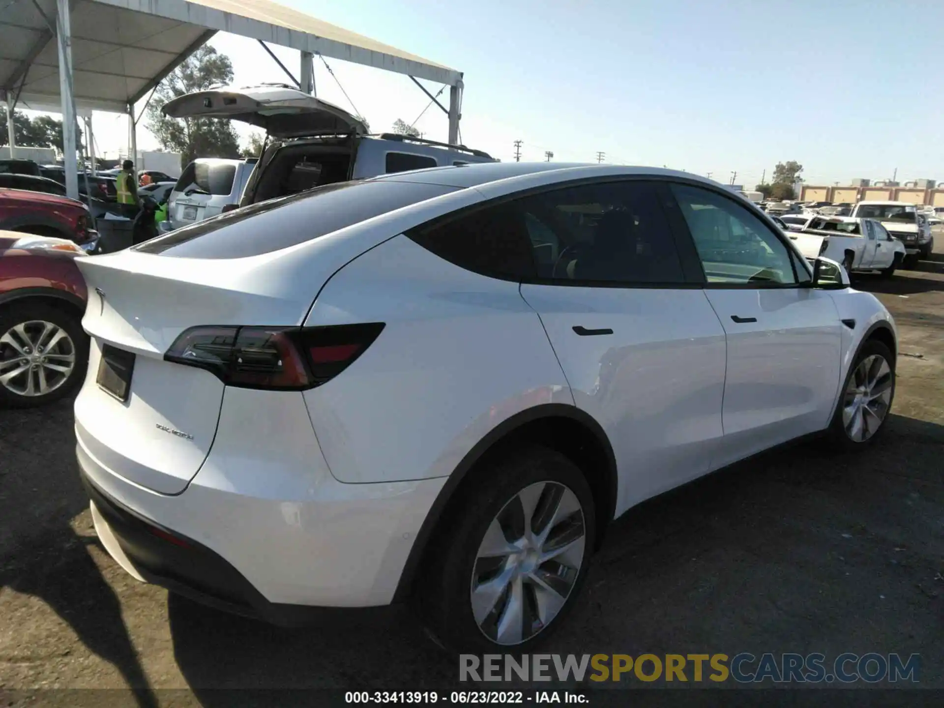 4 Photograph of a damaged car 7SAYGAEE4NF402494 TESLA MODEL Y 2022