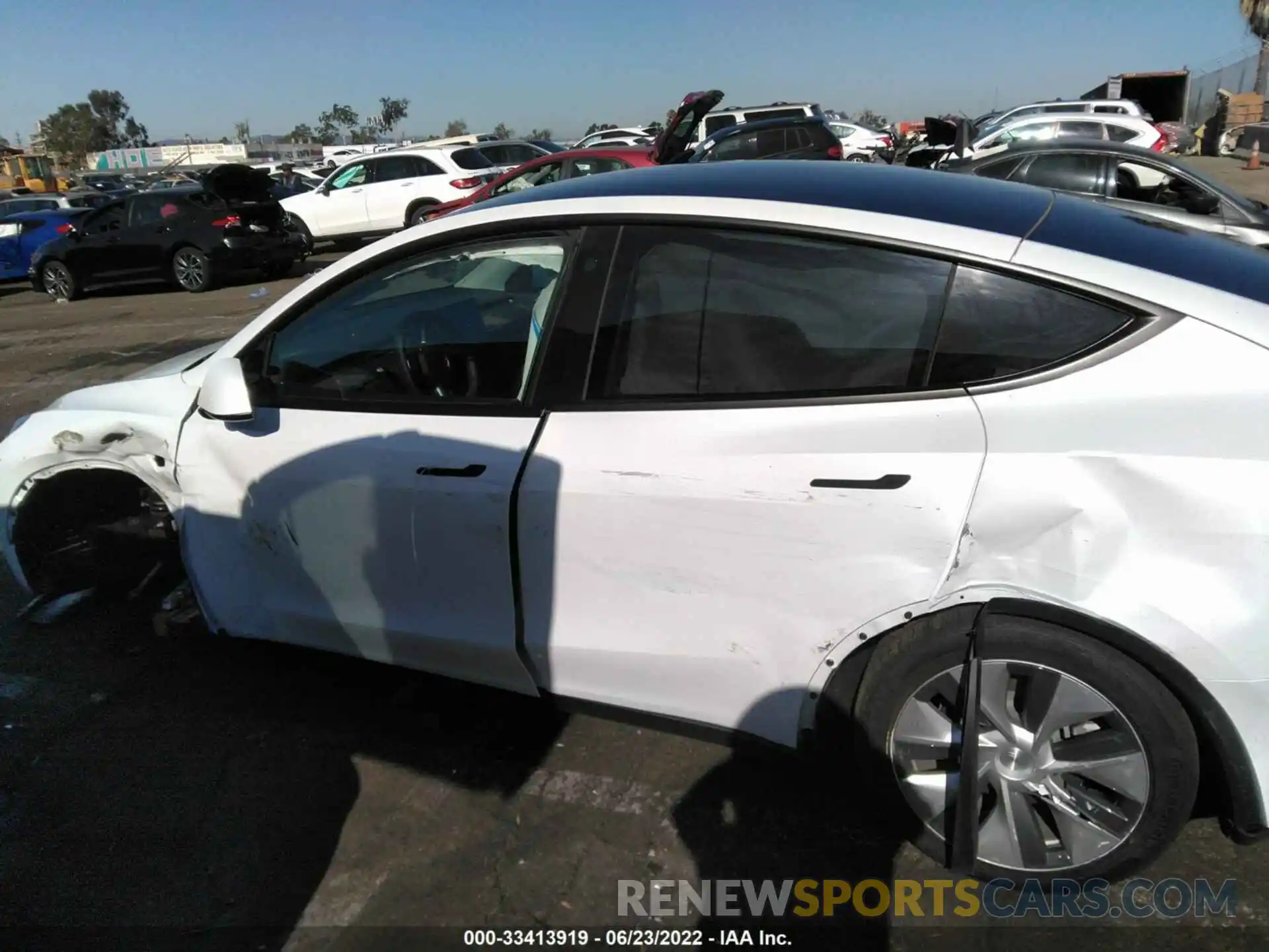 6 Photograph of a damaged car 7SAYGAEE4NF402494 TESLA MODEL Y 2022