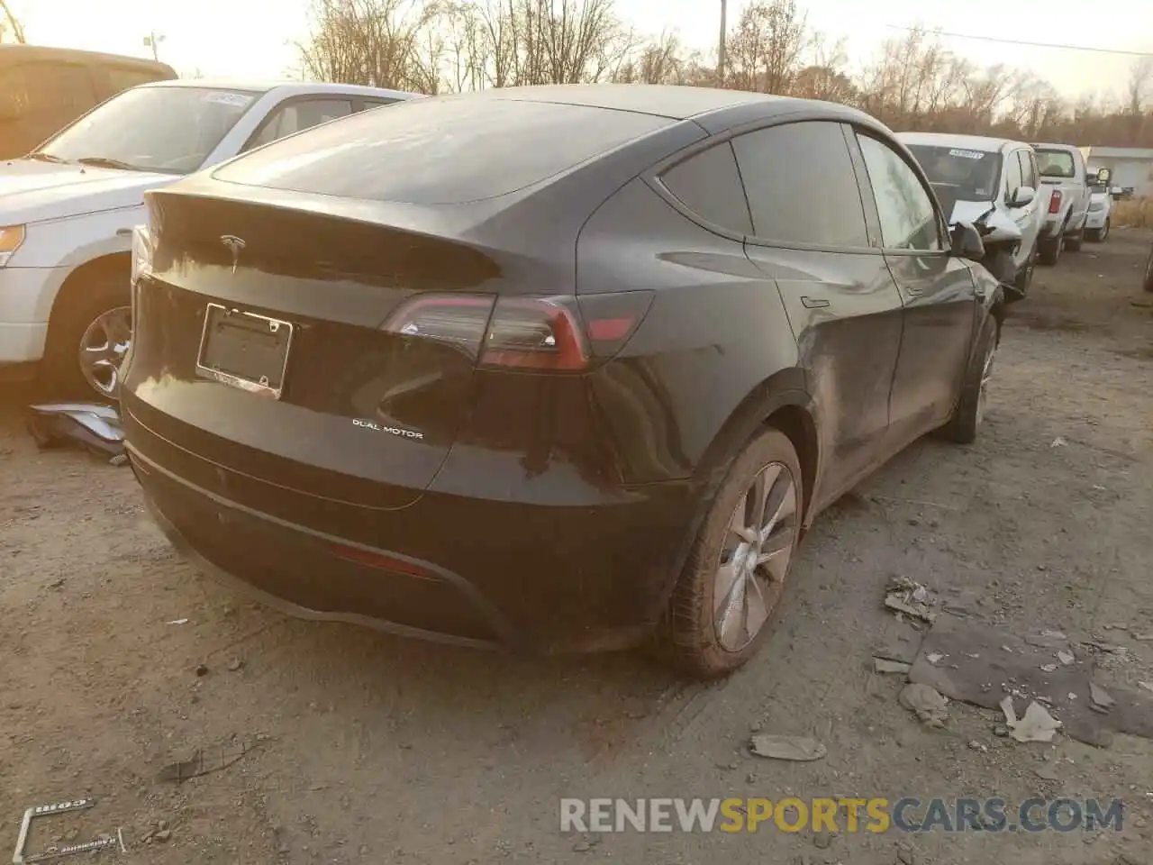 4 Photograph of a damaged car 7SAYGAEE5NF308737 TESLA MODEL Y 2022