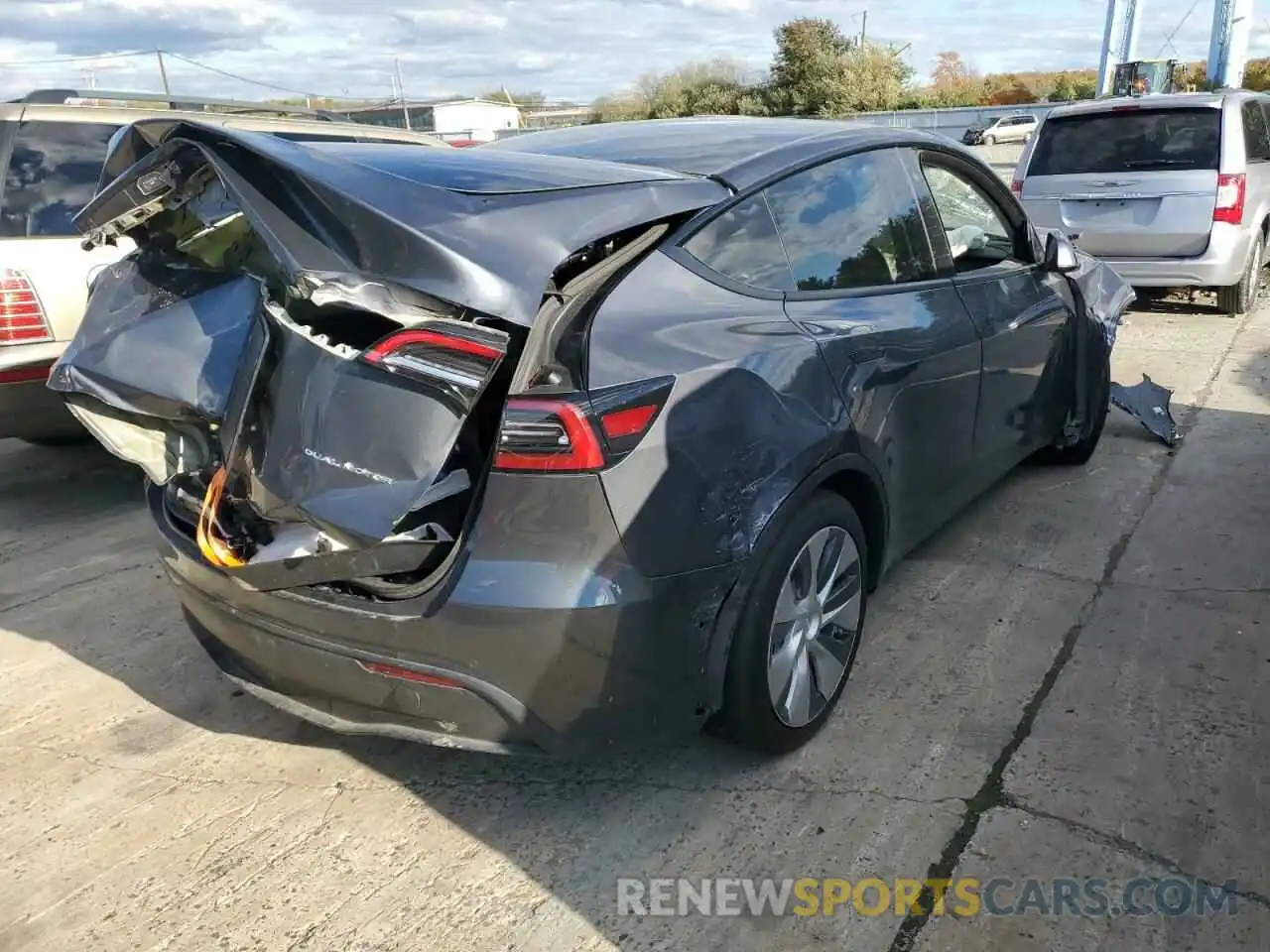 4 Photograph of a damaged car 7SAYGAEE6NF325014 TESLA MODEL Y 2022