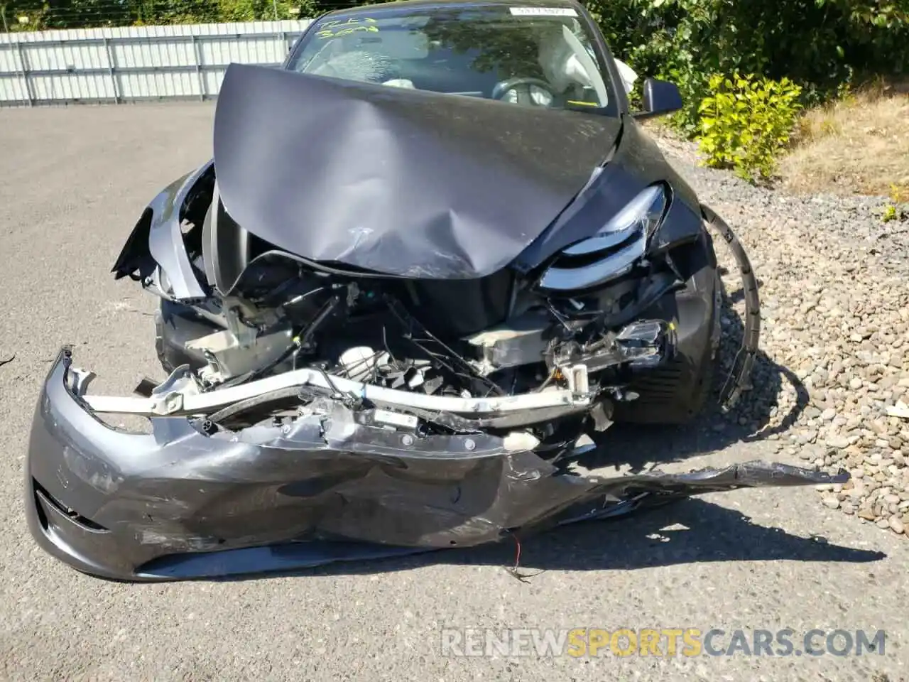 9 Photograph of a damaged car 7SAYGAEE7NF394147 TESLA MODEL Y 2022