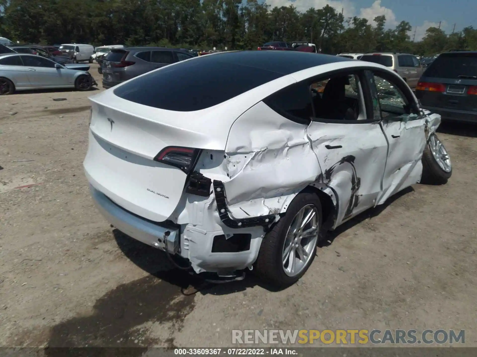 4 Photograph of a damaged car 7SAYGAEE8NF379429 TESLA MODEL Y 2022