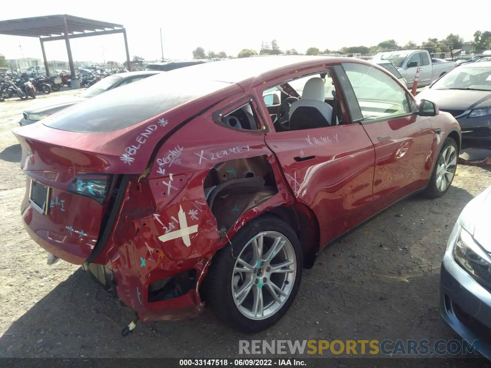 4 Photograph of a damaged car 7SAYGAEE9NF357732 TESLA MODEL Y 2022