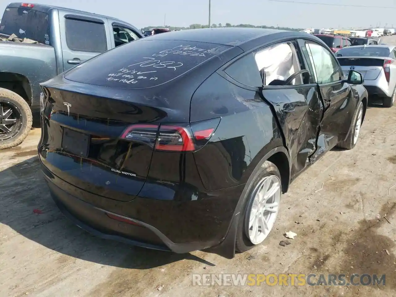 4 Photograph of a damaged car 7SAYGAEEXNF307082 TESLA MODEL Y 2022