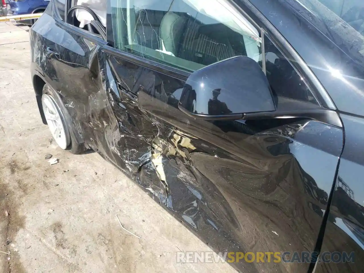 9 Photograph of a damaged car 7SAYGAEEXNF307082 TESLA MODEL Y 2022