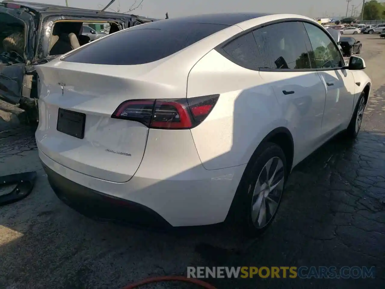 4 Photograph of a damaged car 7SAYGAEEXNF330295 TESLA MODEL Y 2022