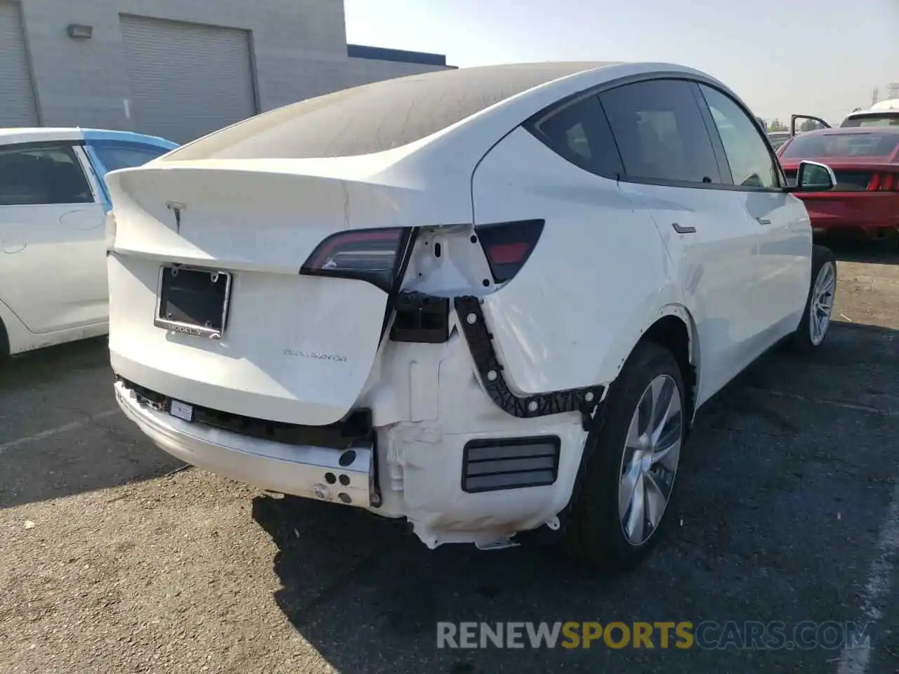 4 Photograph of a damaged car 7SAYGAEEXNF376533 TESLA MODEL Y 2022