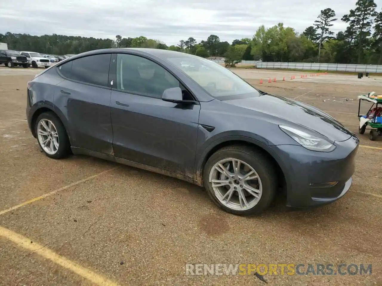 4 Photograph of a damaged car 7SAYGDEE0NA005718 TESLA MODEL Y 2022