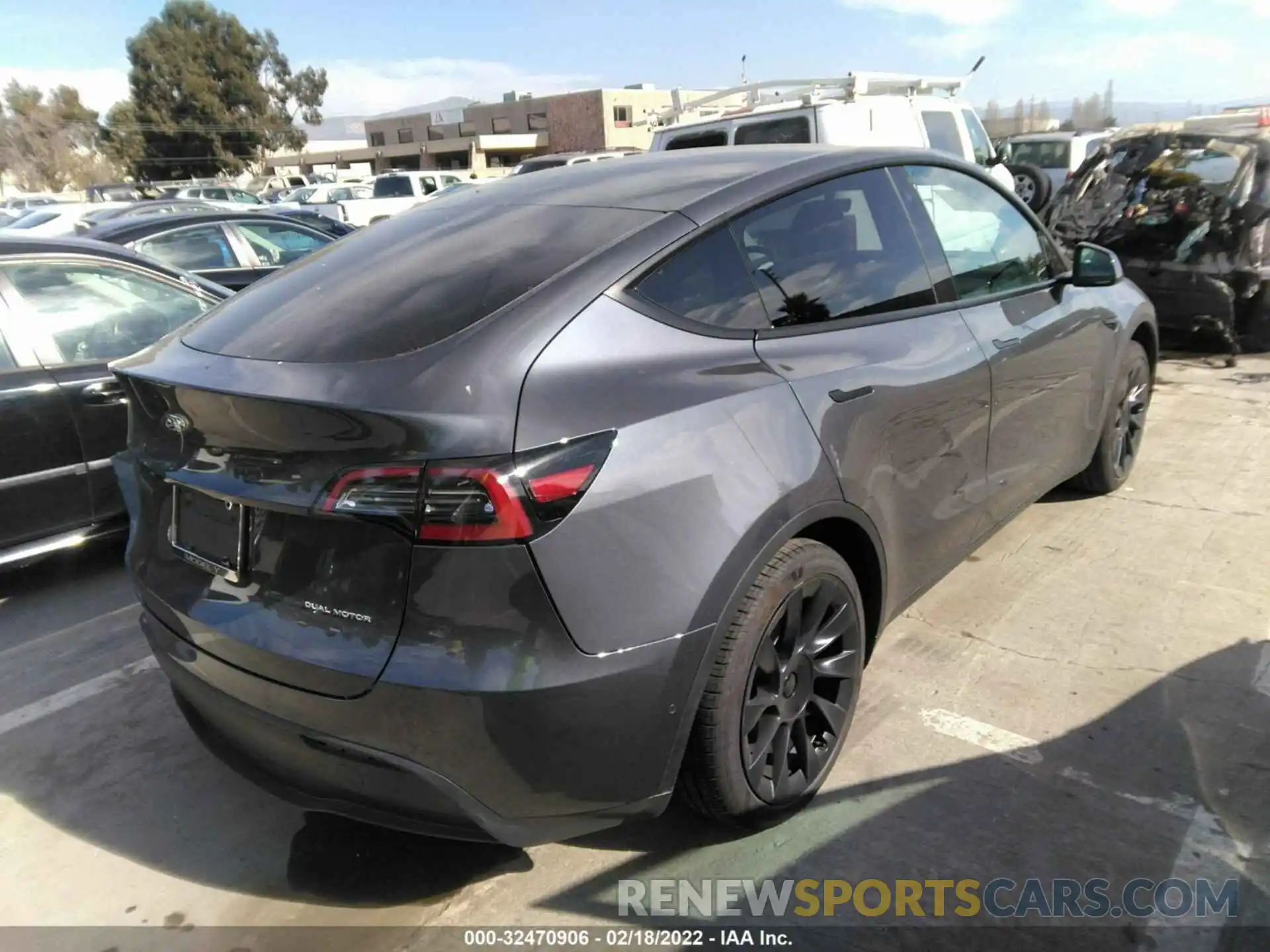 4 Photograph of a damaged car 7SAYGDEE0NF342988 TESLA MODEL Y 2022